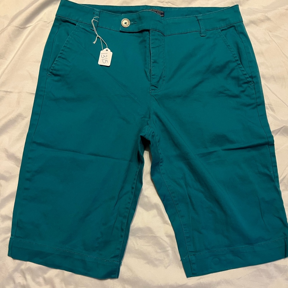 EUC Bandolino capris. Size 12.